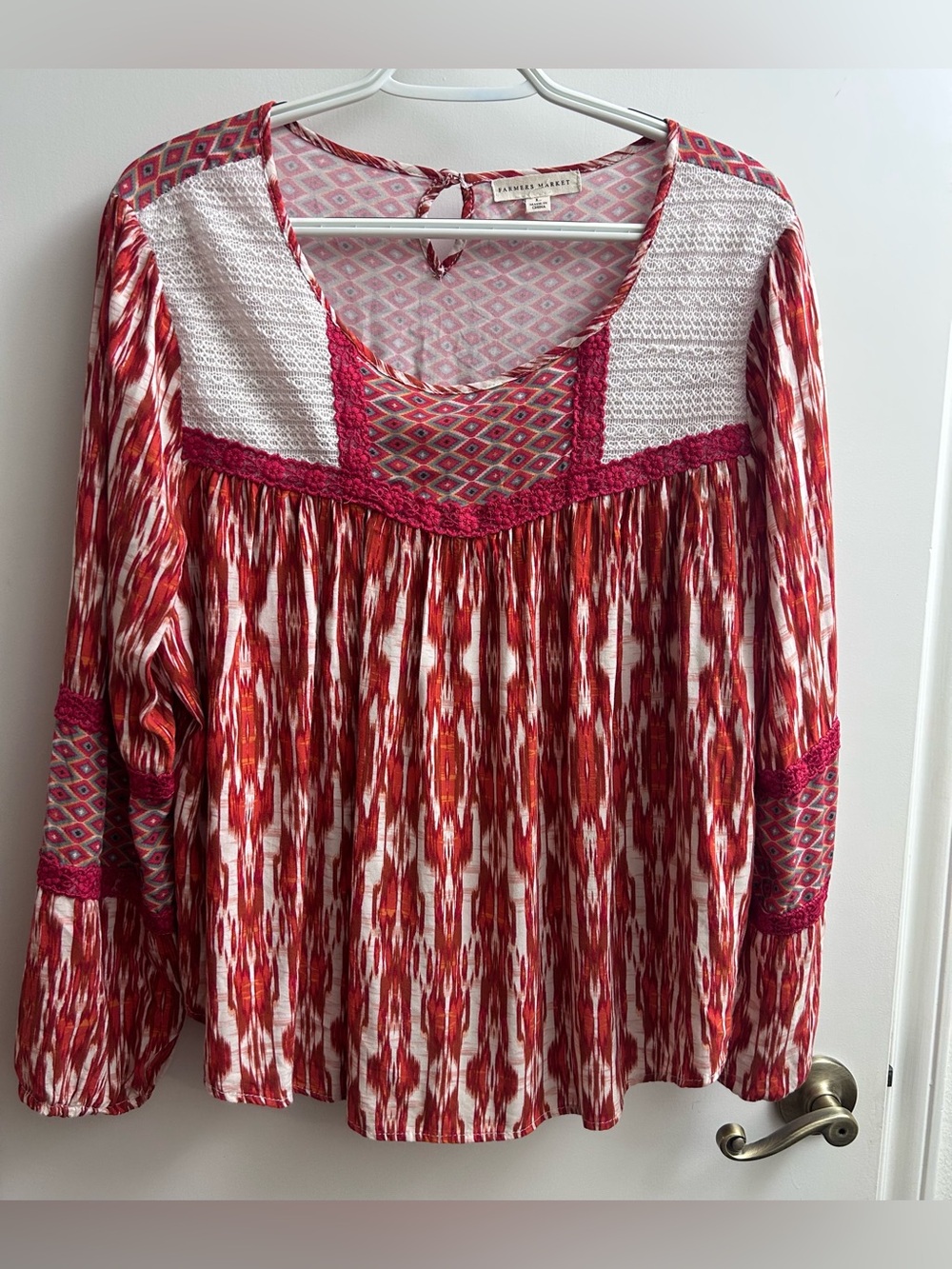 Farmers Market Red/White Ikat print Bohemian tunic top crochet lace trim Size L